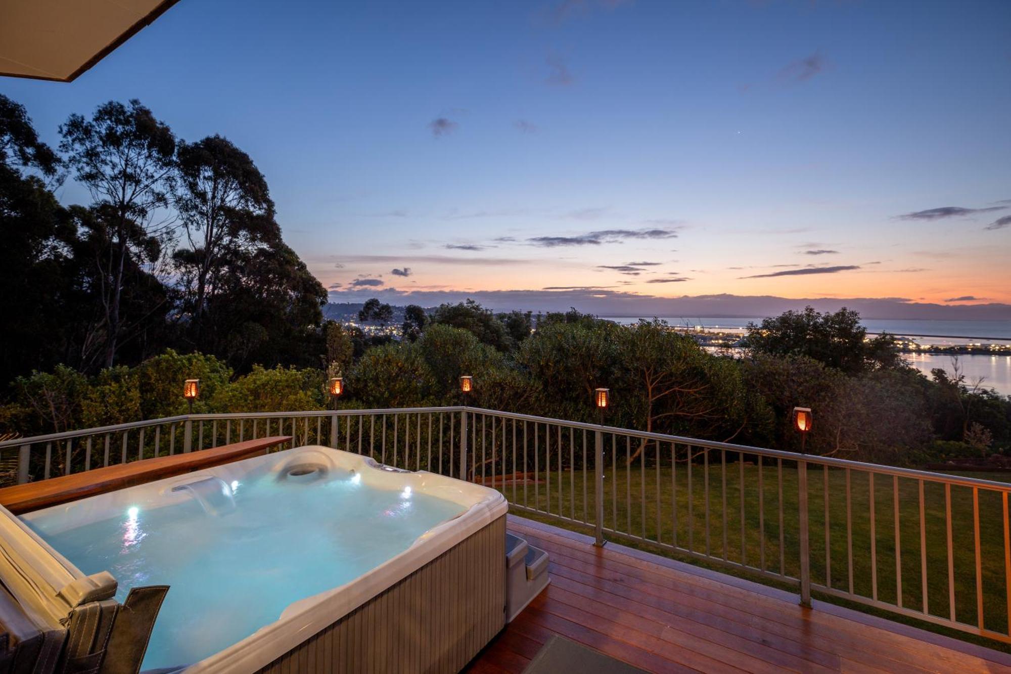 Twin Peaks Luxury Sea View Villa 纳尔逊 外观 照片